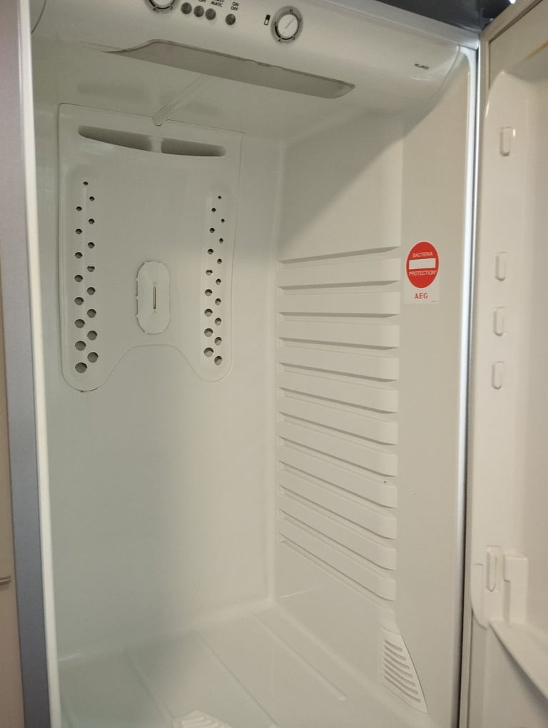 AEG S75388KG Freestanding Frost Free Fridge Freezer