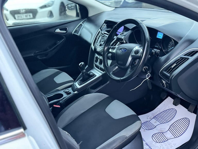 2012 Ford Focus 1.6 Zetec Euro 5 5dr HATCHBACK Petrol Manual