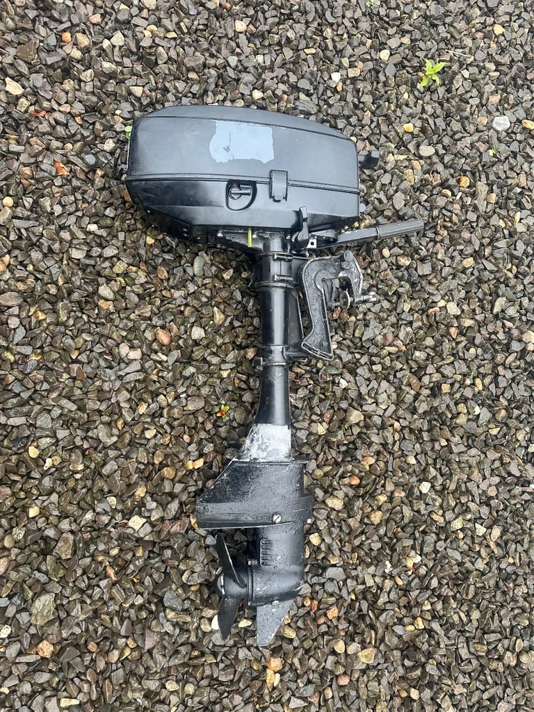 Mercury 3.3hp outboard motor short shaft boat engine. Runs and pumps water 