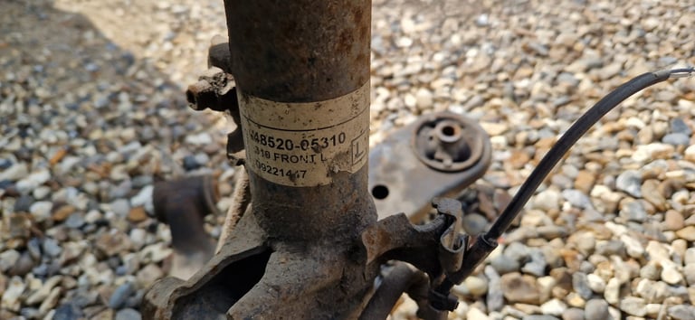 Toyota Avensis 09-15 MK3 T27 Front Passenger Side Suspension Leg O/S/F 4852005310