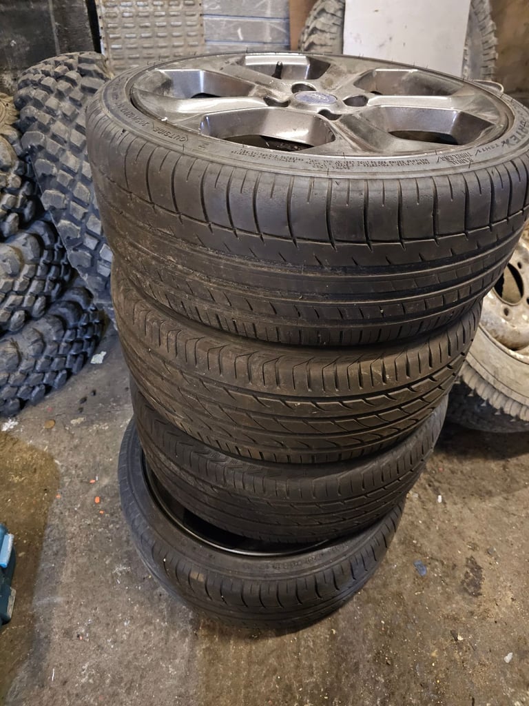 4 Ford Focus 17' wheels & tyres