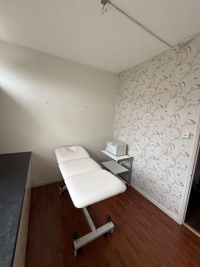 Large Beauty Room To Rent in Fulham / Private Room To rent / Beauty Room