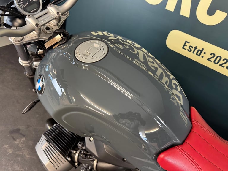 BMW R NINET PURE WITH AKRAPOVIC