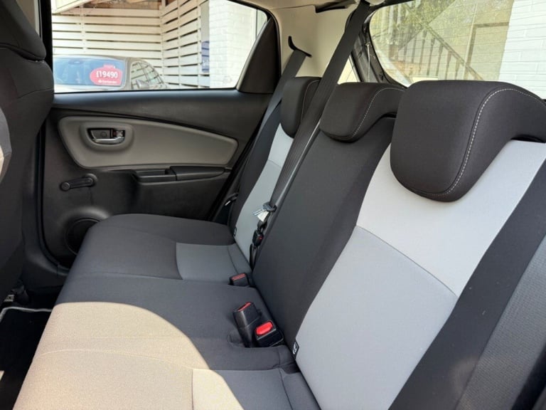 Toyota Yaris 1.5 Hybrid Icon Tech 5dr CVT -NAV - PARKING SENSORS - REAR CAMERA