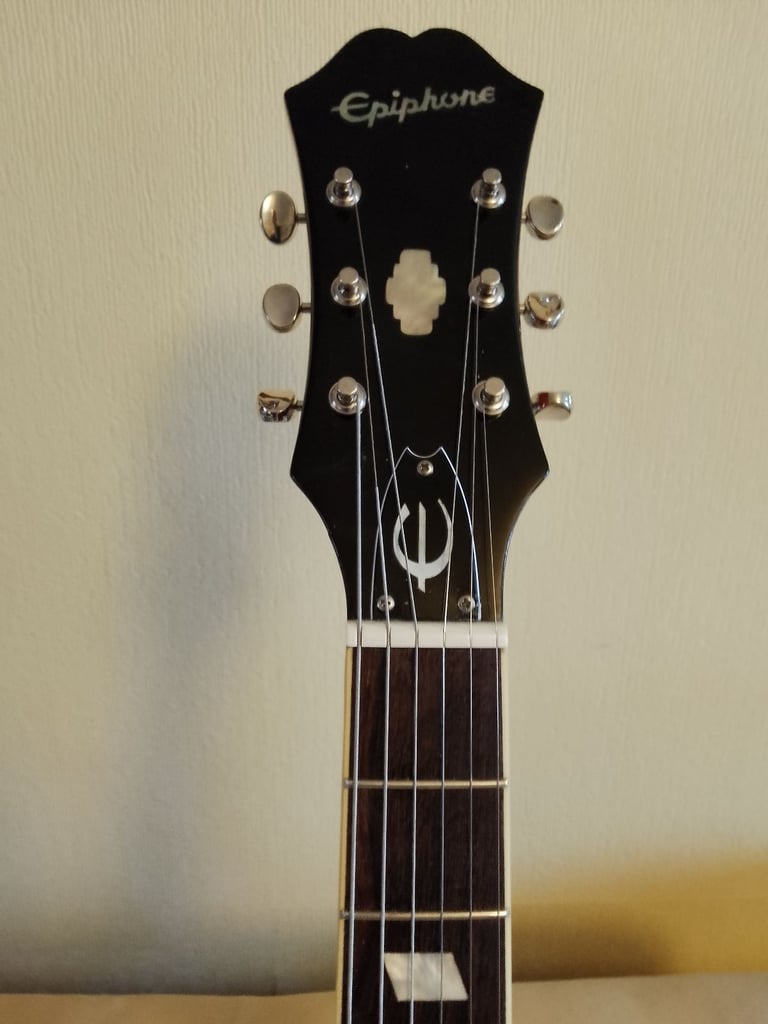 Epiphone Riviera and Hard Case