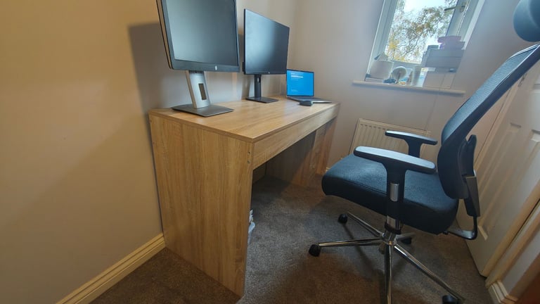 Office desk with drawers, great condition, bargain