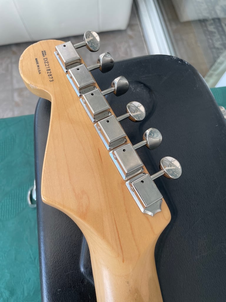 Trades Fender USA American deluxe strat Stratocaster electric guitar 