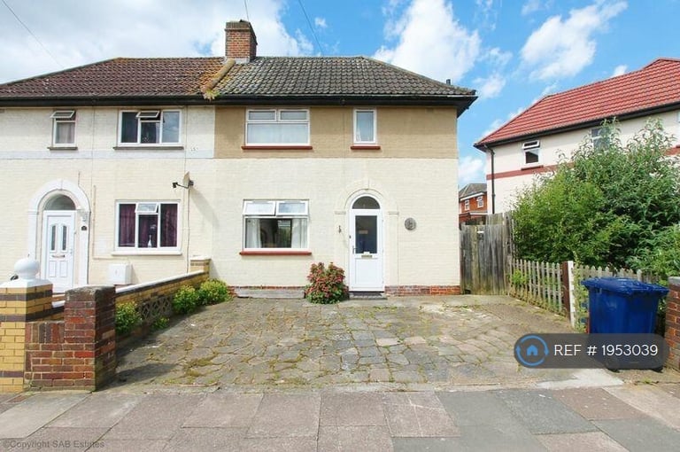3 bedroom house in Longridge Lane, Southall, UB1 (3 bed) (#1953039)