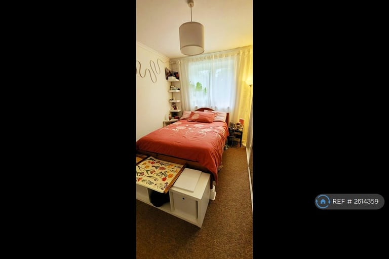 3 bedroom flat in Spencer Park, London, SW18 (3 bed) (#2614359)