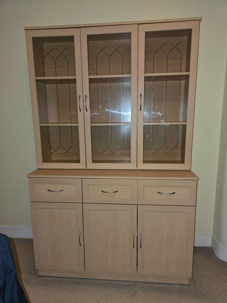 Wall cabinet with display unit.