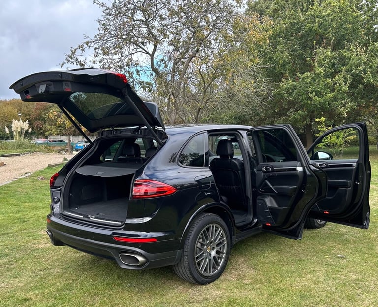2017 Porsche Cayenne Platinum Edition Diesel 5dr Tiptronic S ESTATE DIESEL Automatic