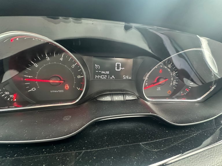 Peugeot, 208, Hatchback, 2013, Manual, 1199 (cc), 5 doors