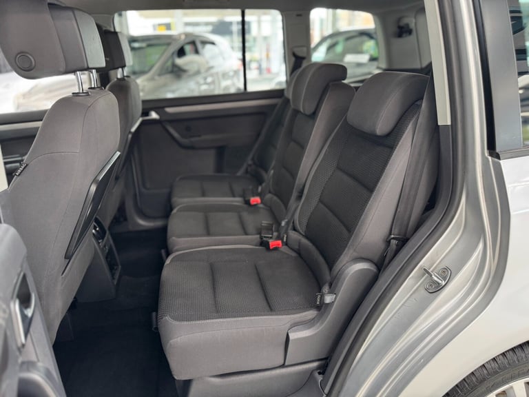 2012 Volkswagen Touran 1.6 TDI 105 SE 5dr DSG MPV Diesel Automatic