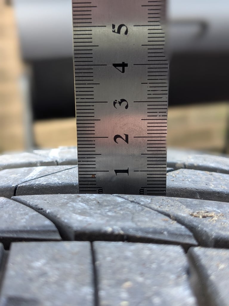4 X 215/50 ZR17 95W XL Kumho Ecsta HS52 TYRES *A* WET (used but nearly new): £150 (RRP £320 Approx)