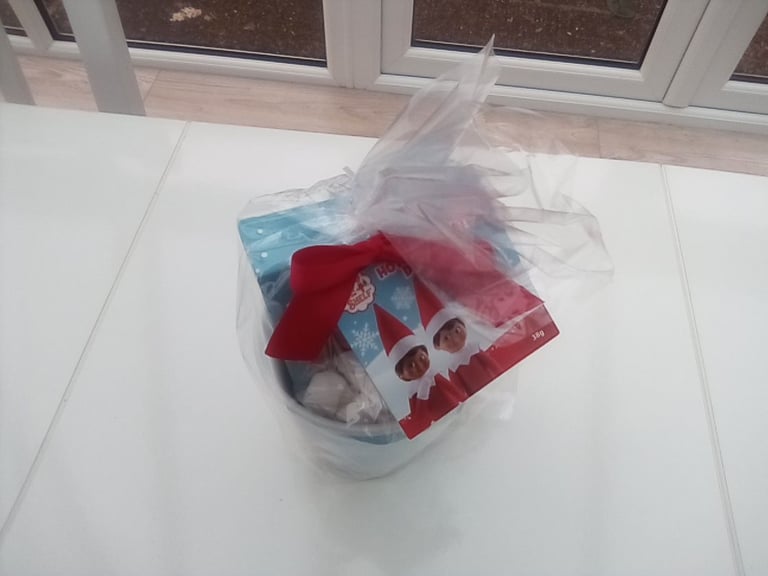 Brand new Christmas mug with hot chocolate drink mix with vanilla marshmallows set.