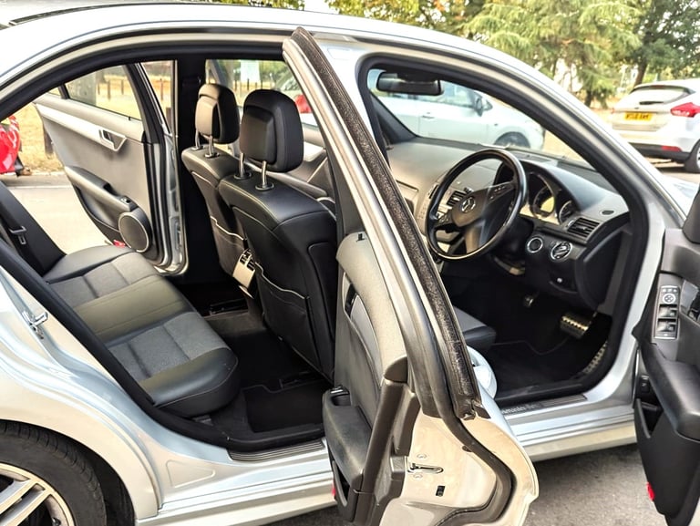 2010 Mercedes-Benz C-Class C180 CGI BlueEFFICIENCY Sport 4dr Auto SALOON Petrol Automatic