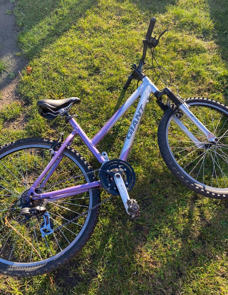 Ladies giant 17” bike