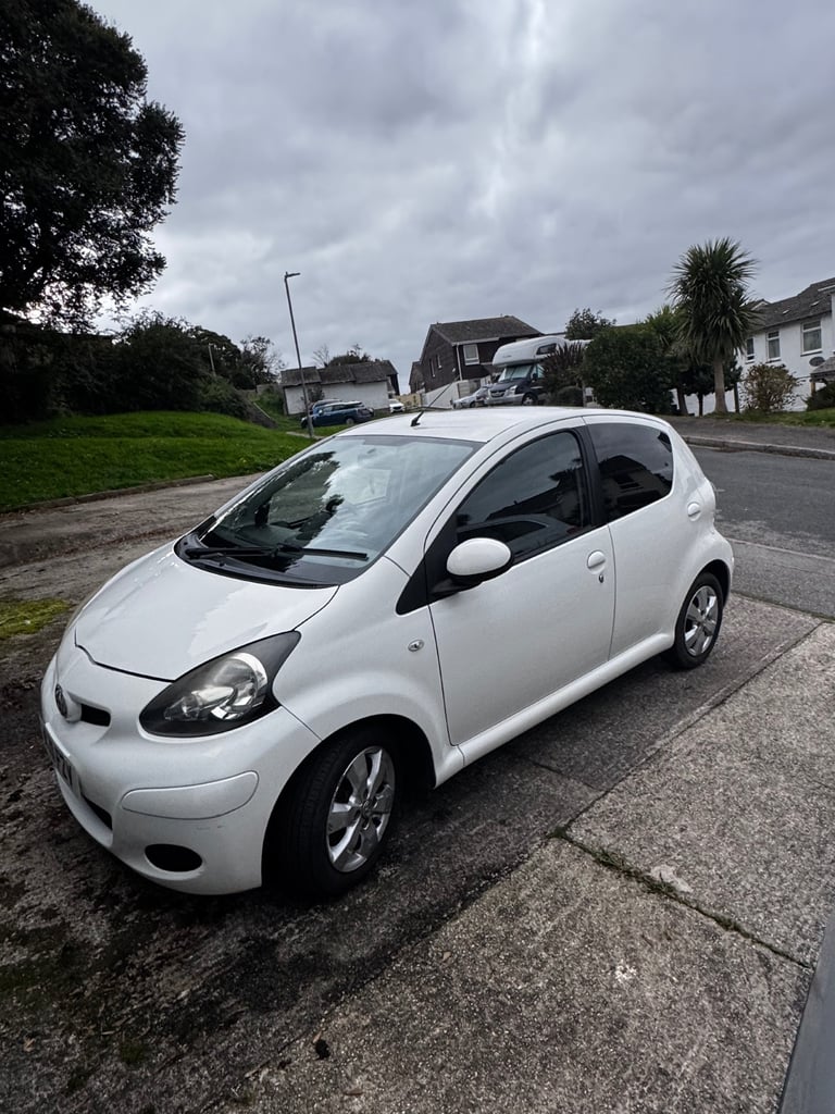 Toyota, AYGO, Hatchback, 2011, Manual, 998 (cc), 5 doors