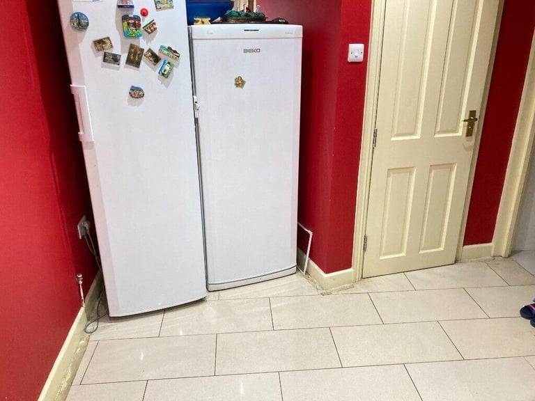 In Family House 1st Floor Double Room Share Shower Kitchen Includes Bills Near Tube Bus Park