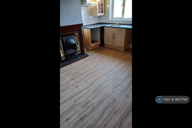 2 bedroom house in Victoria Street, Hemsworth, Pontefract, WF9 (2 bed) (#2657794)