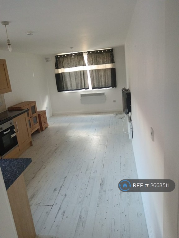 1 bedroom flat in Mill Road, Gillingham, ME7 (1 bed) (#2668511)