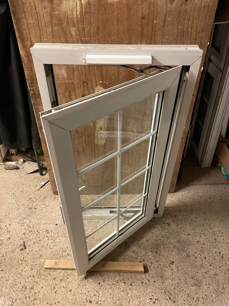 H 109 x W 65 cm - BEAUTIFUL GEORGIAN UPVC DOUBLE GLAZED WINDOW - CLEAR GLASS (REF: SJ466) 