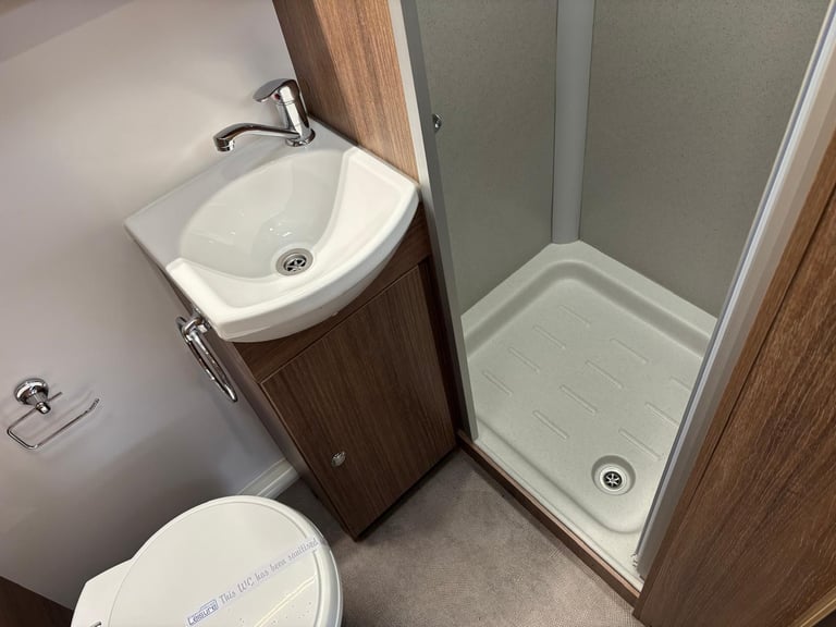 2019 Bailey Phoenix Vogue 642 SE Fixed Beds, End Washroom, 12 Months Warranty