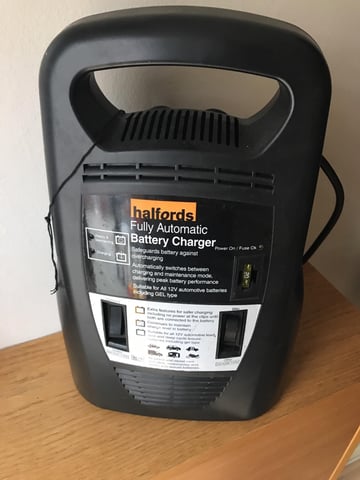 Halfords Car Battery Charger | in London | Gumtree