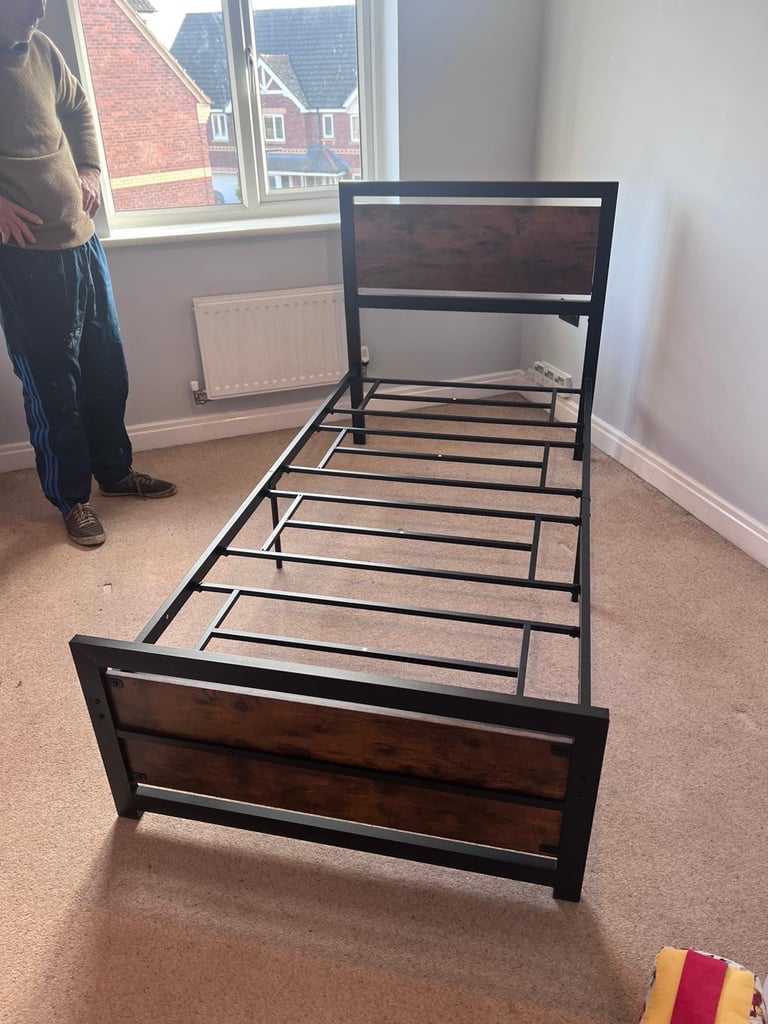 Modern Industrial-Style Single Bed Frame – Excellent Condition