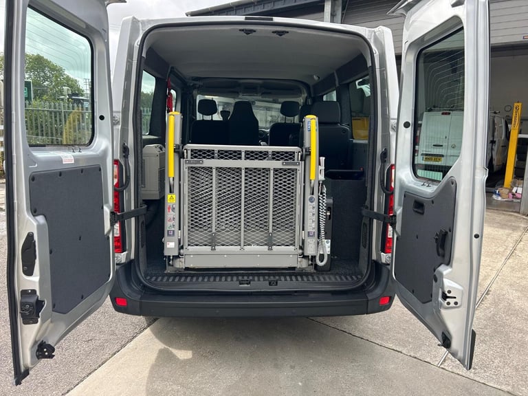 RENAULT MASTER 2.3 FWD SL28 dCi 110 Business Wheelchair Access Crew Bus Euro 6 N