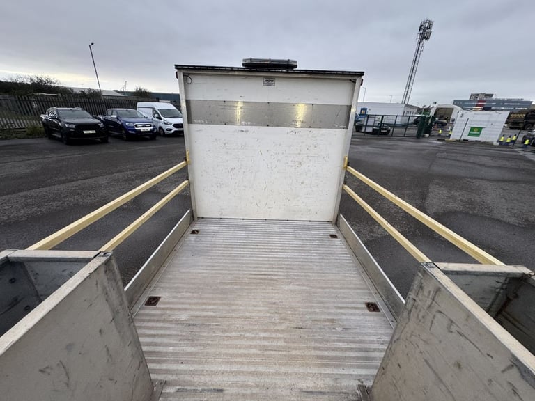 2021 Peugeot Boxer BLUEHDI 335 LOW LOADER / DROPSIDE / DROP &amp; GO / SPECIALIST VEHICLE - DIESE...