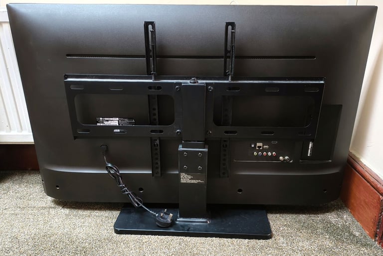 LG 43UJ630V 43 inch 4K Smart WiFi LED TV, in very good condition