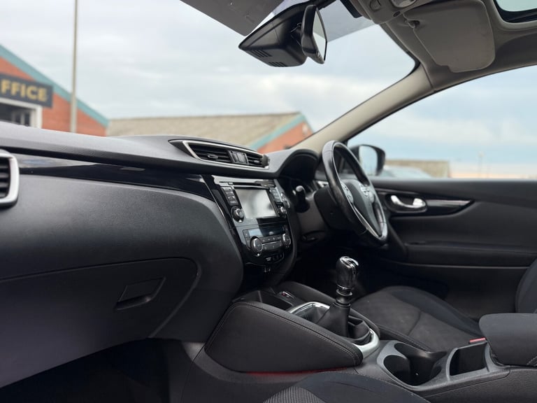 2014 Nissan Qashqai 1.2 DiG-T Acenta Premium 5dr HATCHBACK Petrol Manual