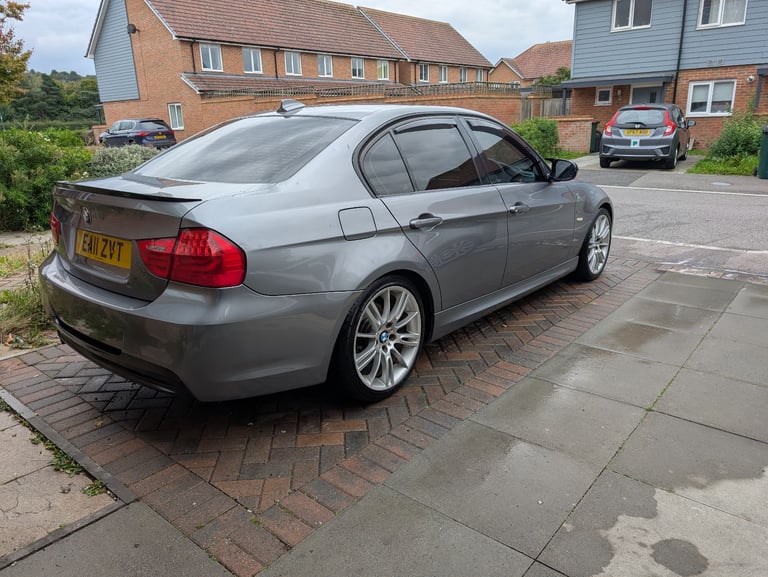 BMW, 3 SERIES, Saloon, 2011, Manual, 1995 (cc), 4 doors