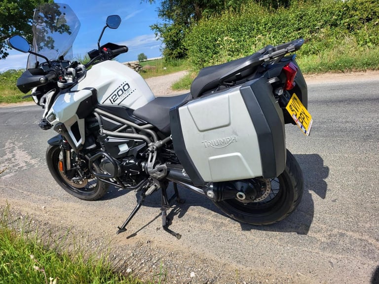 2017 17 TRIUMPH TIGER EXPLORER 1215 XCX WHITE ALLOY PANNIERS ADVENTURE TOURER