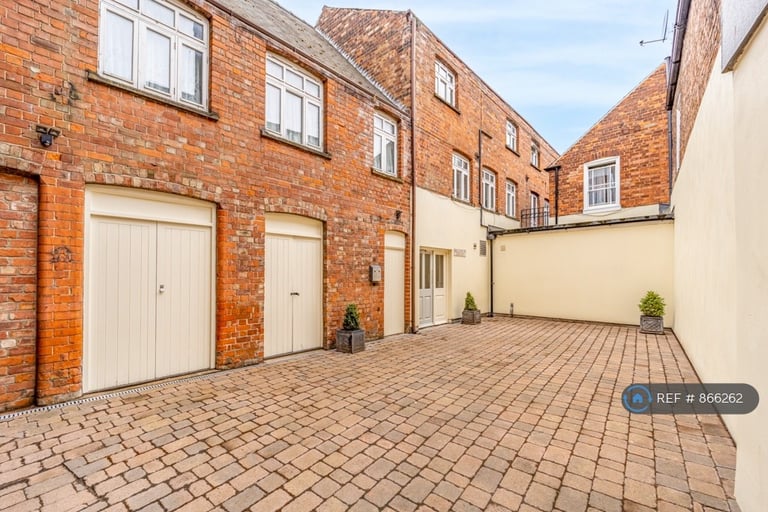 2 bedroom flat in Dolphin Lane, Boston, PE21 (2 bed) (#866262)