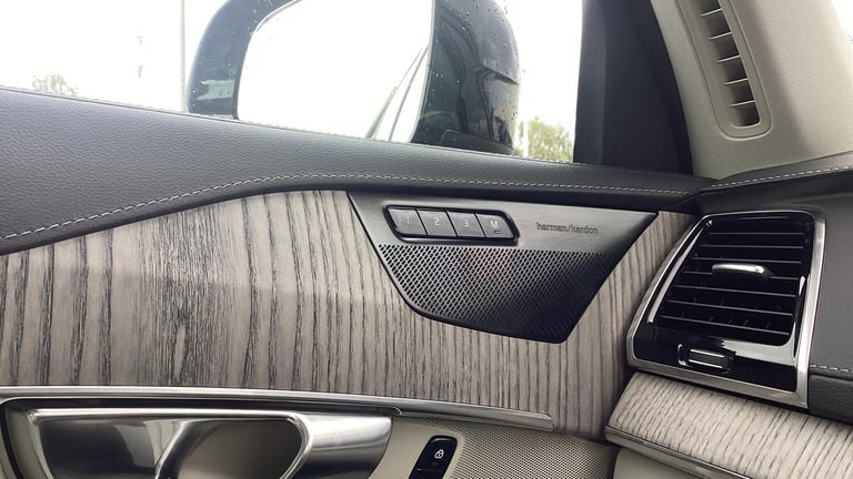 2022 Volvo XC90 Plus Dark B5 (235 hp) ESTATE Diesel/Electric Hybrid Automatic