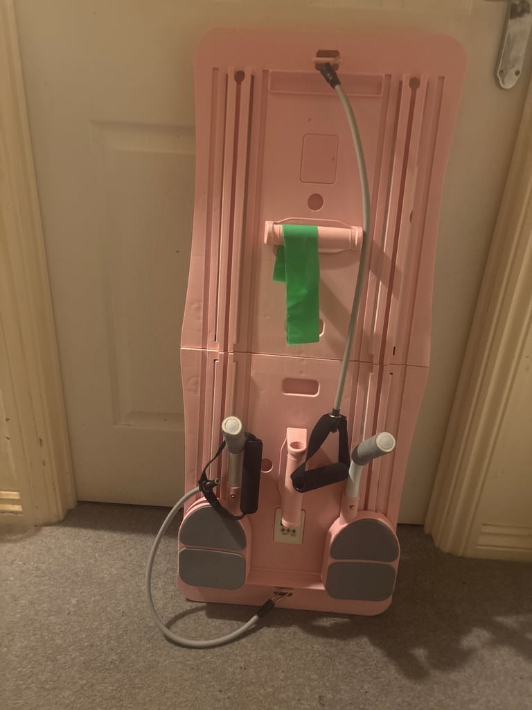 Foldable pilates board