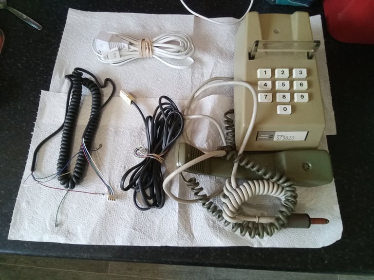 Vintage Trim phone, nice condition.