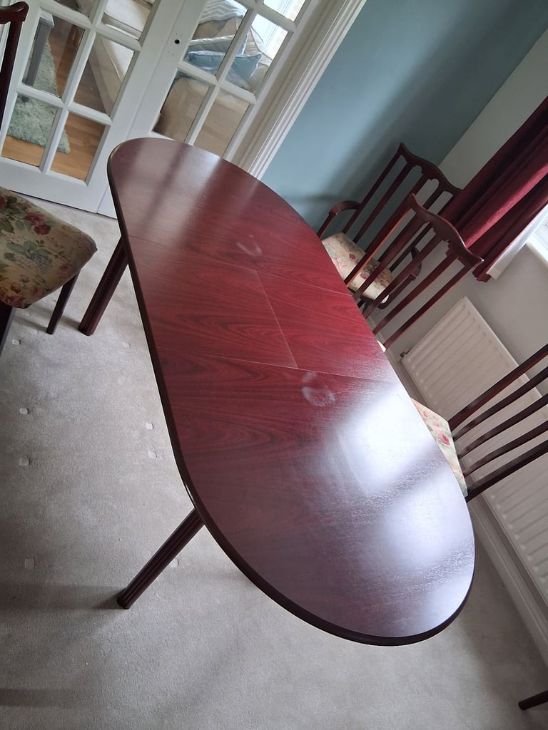 Mahogany 6 or 8 seater table
