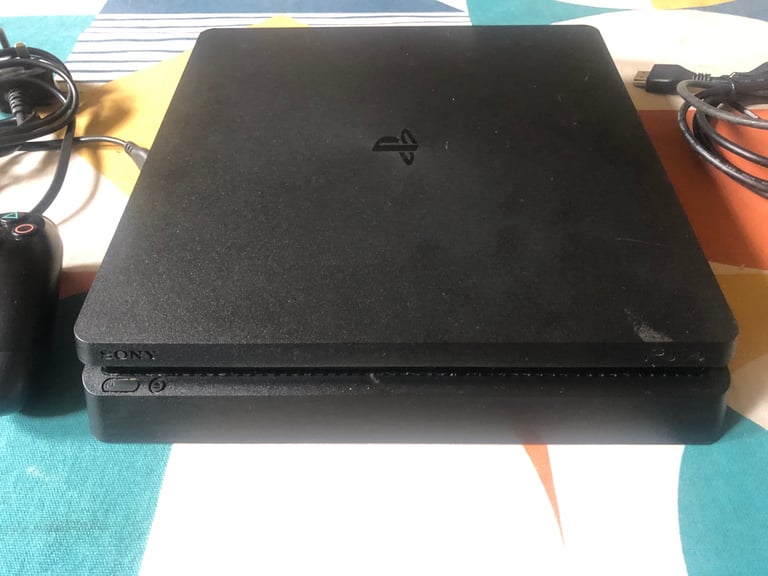 PS4 game console 500GB
