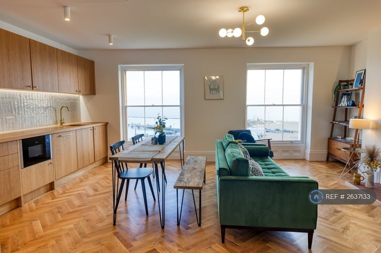 2 bedroom flat in St Augsutines Road, Ramsgate, CT11 (2 bed) (#2637133)
