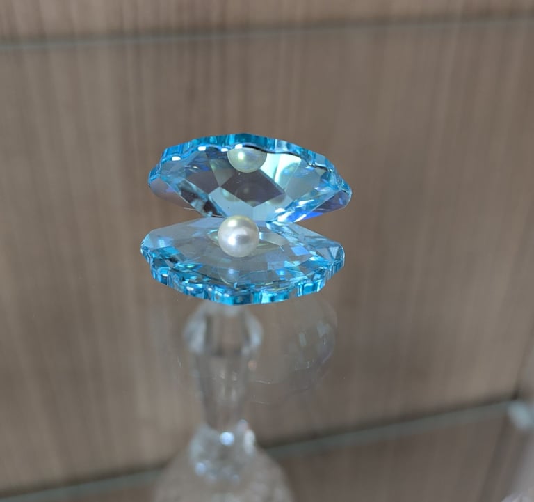 image for SWAROVSKI SHELL WITH PEARL SMALL BLUE - Retired 1120198