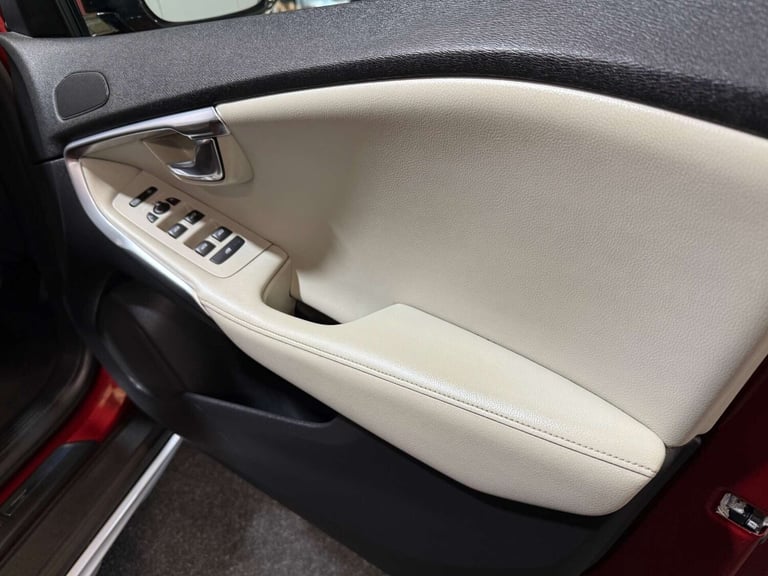 2018 Volvo V40 T3 [152] Cross Country Pro 5dr Geartronic HATCHBACK PETROL Automatic