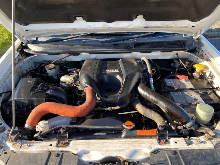 (64) Isuzu D Max E/C 2.5 Twin Turbo,  Canopy ,nt mitsubishi l200 club cab,toyota hilux ecb,