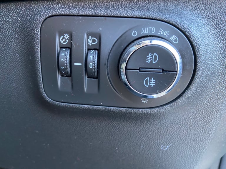 2017 Vauxhall Corsa 1.4 SRi Vx-line 5dr HATCHBACK Petrol Manual