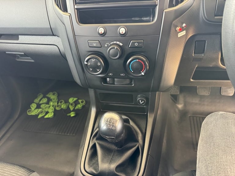 2019 69 ISUZU D-MAX 1.9TD EXTENDED CAB ROLLER SHUTTERS CAMERAS TOW PACK 4X4 EX E