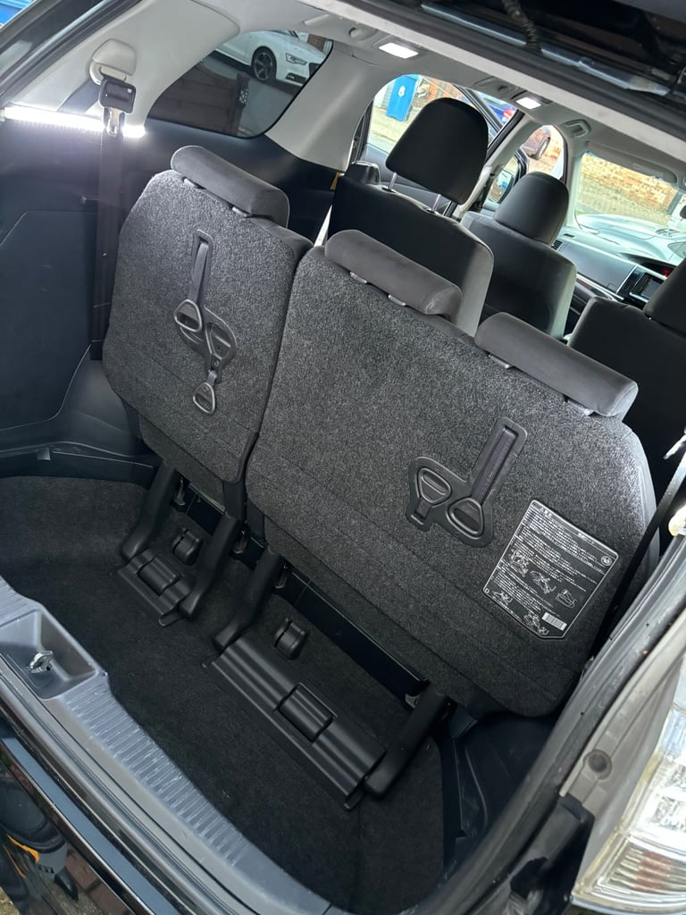 Toyota Estima E-Four - 2.4 Hybrid - 7 Seater - ULEZ dash cam 