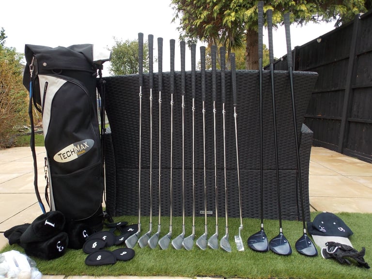 Mens Right Handed Tour Design Golf Club Set + Bag, Balls and Tees
