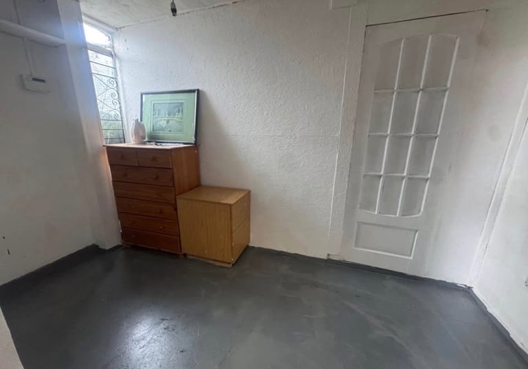 Spacious unit to let 